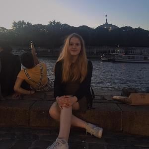 Meet your Posher, Claire